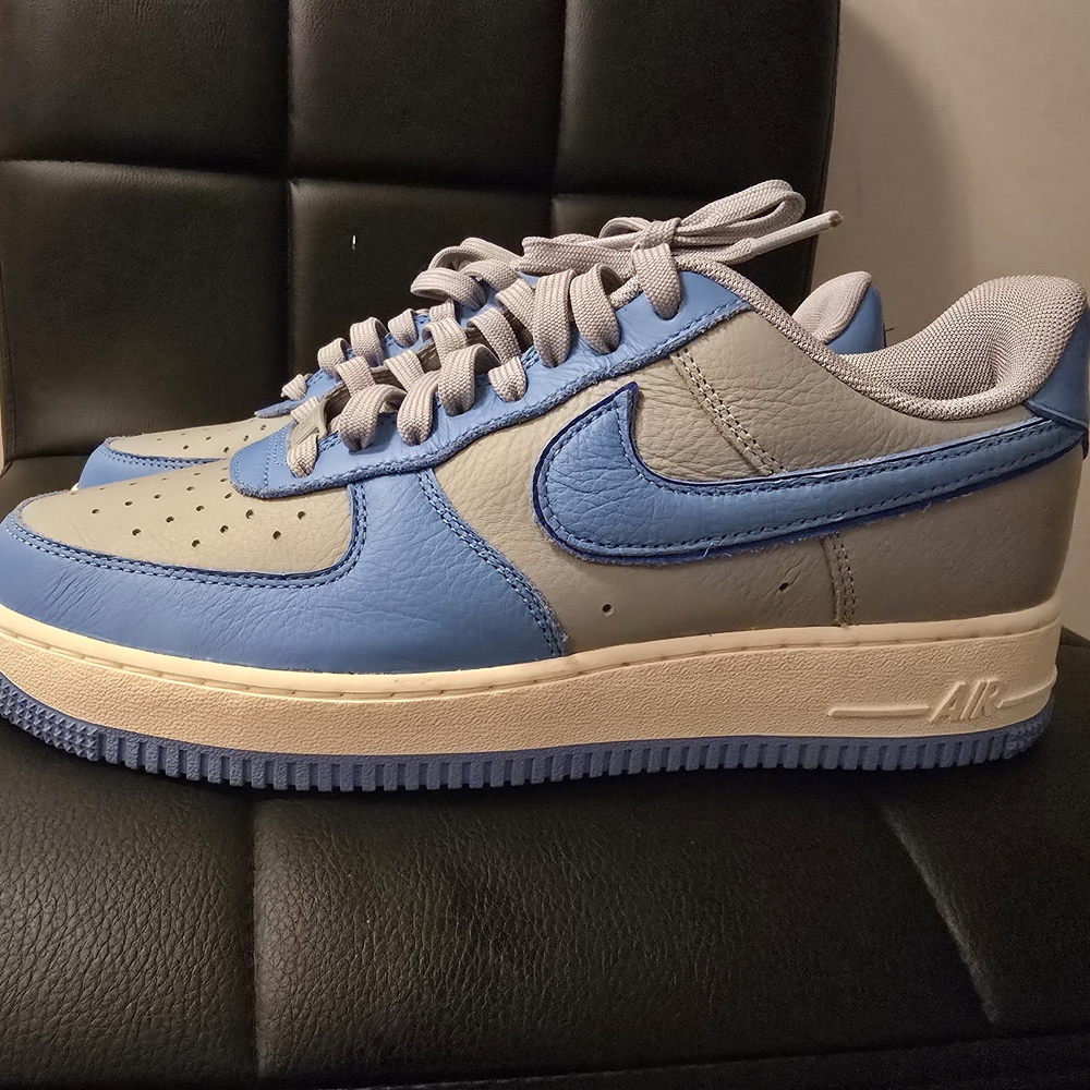Nike Men's Blue and Gray Sneakers